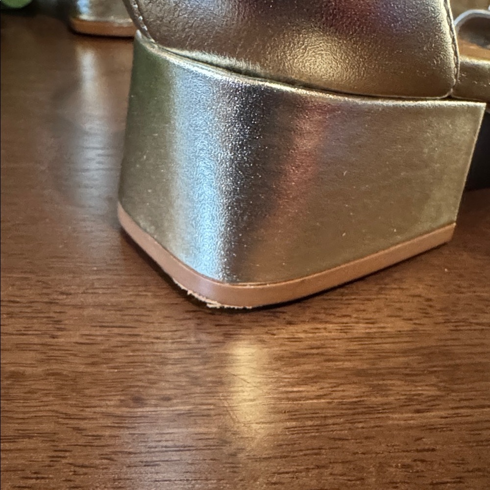 Jalena Low Heeled Sandal. Gold, size 9.5M. - Picture 8 of 9